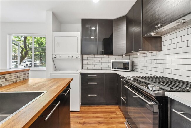 Building Photo - 1833 Fremont Ct