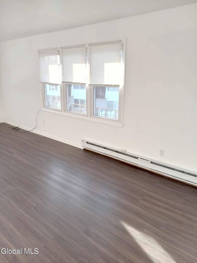 Building Photo - 470 Summer St