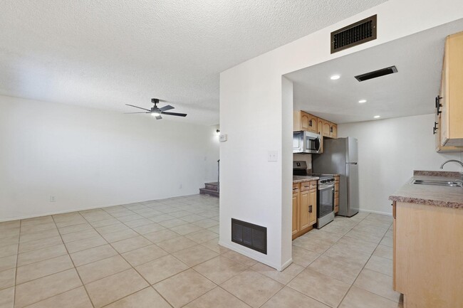 Building Photo - 1017 E Redfield Rd