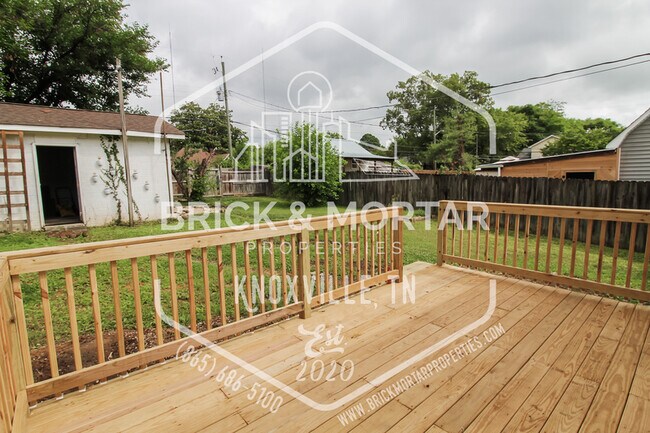 Building Photo - 427 E Caldwell Ave