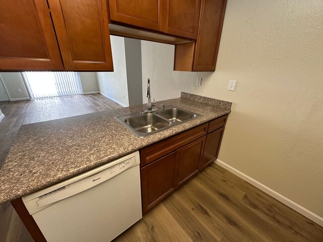 Building Photo - 3-bedroom, 2 car garage, dishwasher, stove...