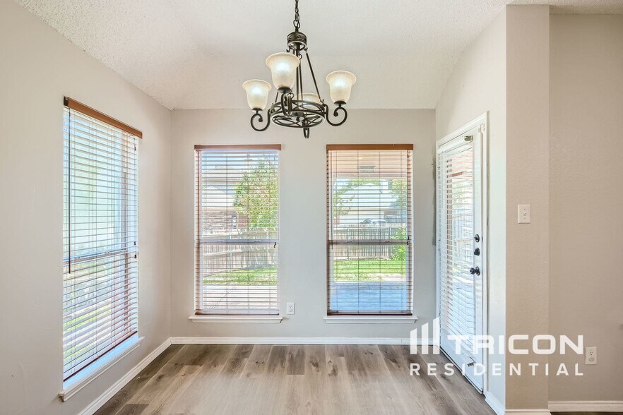 Building Photo - 7602 Tidewater Dr