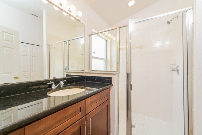 Building Photo - 671 Eagle Pointe S