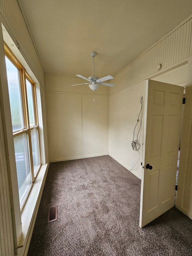 Building Photo - 1250 N Jefferson Ave