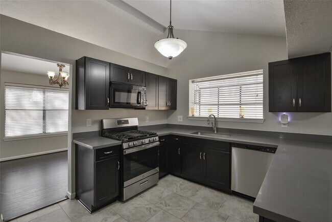 Building Photo - 3318 Golden Willow Dr