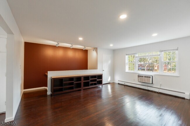 Building Photo - 1269 Valley