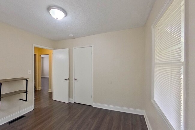 Building Photo - 3/1 Single Family Home in Linden!