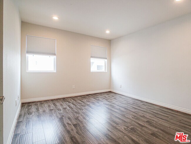 Building Photo - 963 Wilton Pl