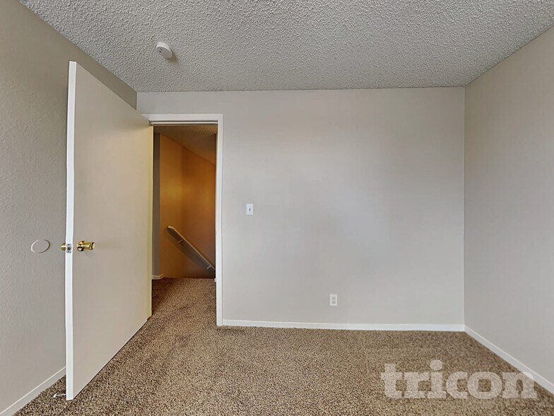 Building Photo - 1465 Van Petten St
