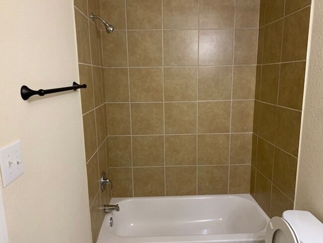 Building Photo - Town home for rent