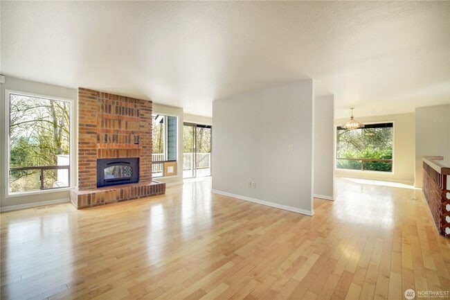 Building Photo - 3bd/2.5ba Bellevue House
