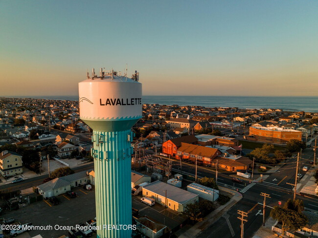 Building Photo - 1404 Oceanfront