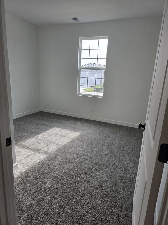 Building Photo - 12427 S Aspen Ln