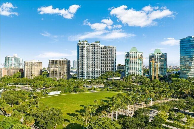 Building Photo - 2831 S Bayshore Dr