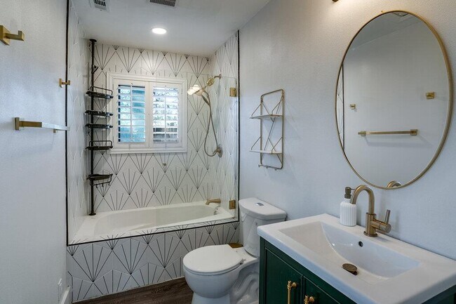 Building Photo - 1043 Springdale Rd