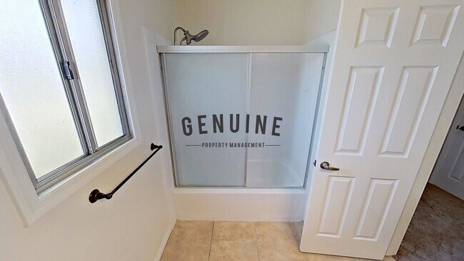Building Photo - Beautiful 2 Bedroom in Creekside Villas!