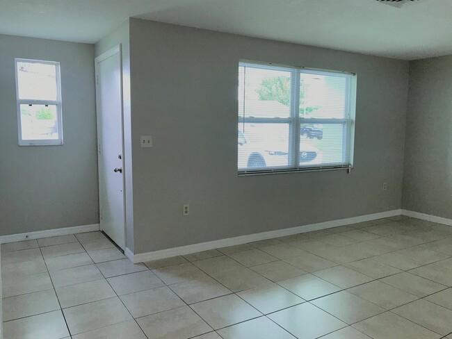 Building Photo - 2 Bedroom, 2 Bathroom For Rent in New Port...