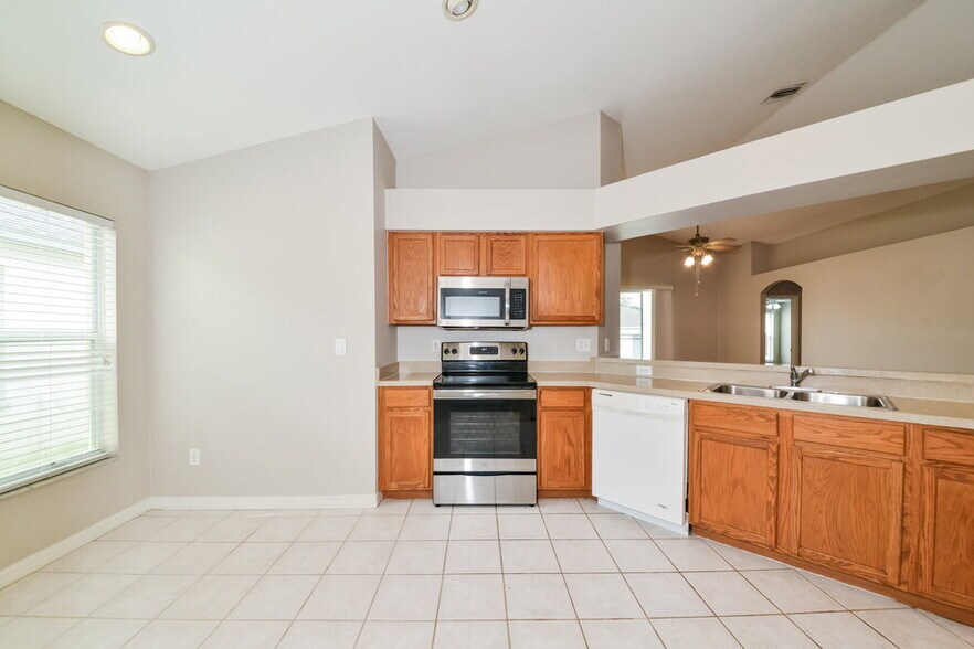 Building Photo - 12817 Kings Lake Dr