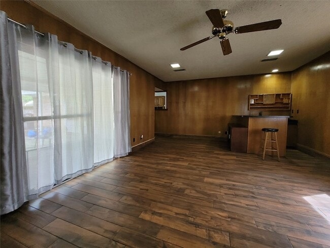 Building Photo - 738 Hawthorne Ln