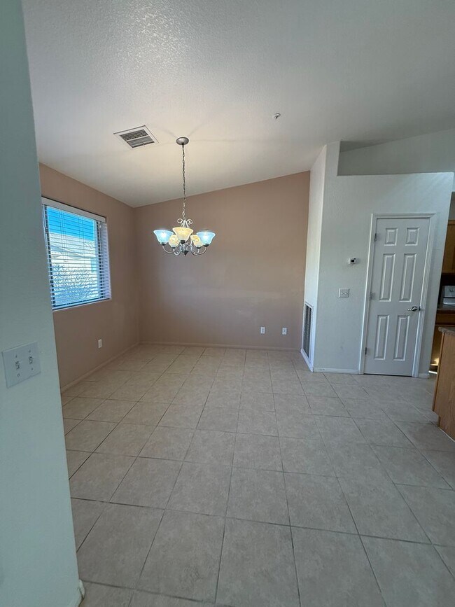 Building Photo - 751 Skyview Ln