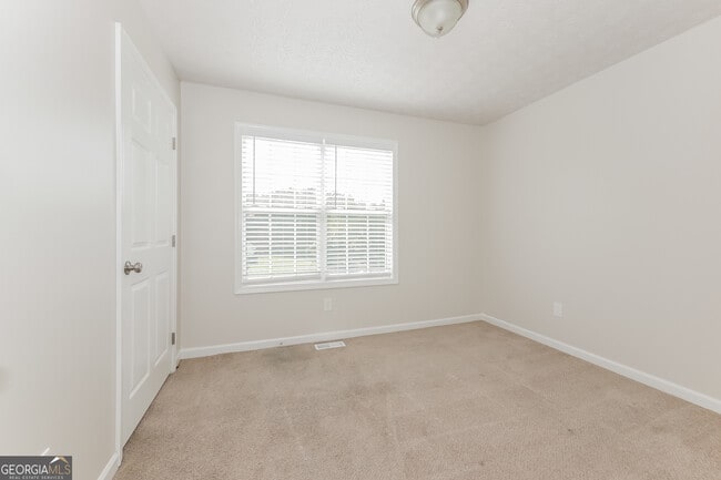 Building Photo - 135 Tara Way