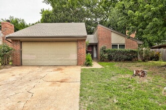 Building Photo - 605 Springwood St