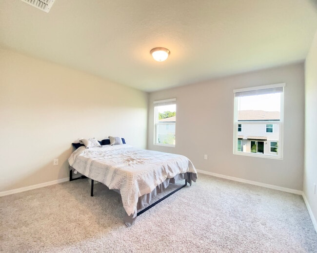 Building Photo - 561 Legacy Lp
