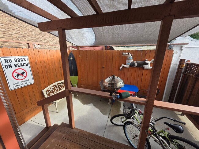 Building Photo - 3786 Meier St