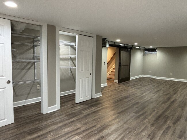 Building Photo - 1024 Kessler