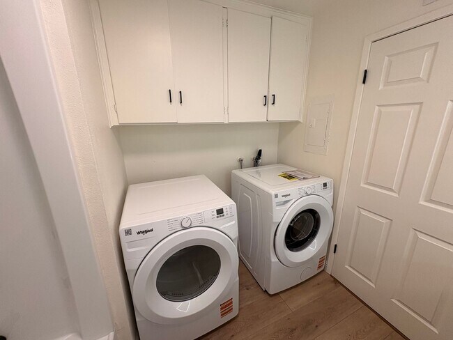 Building Photo - 0817