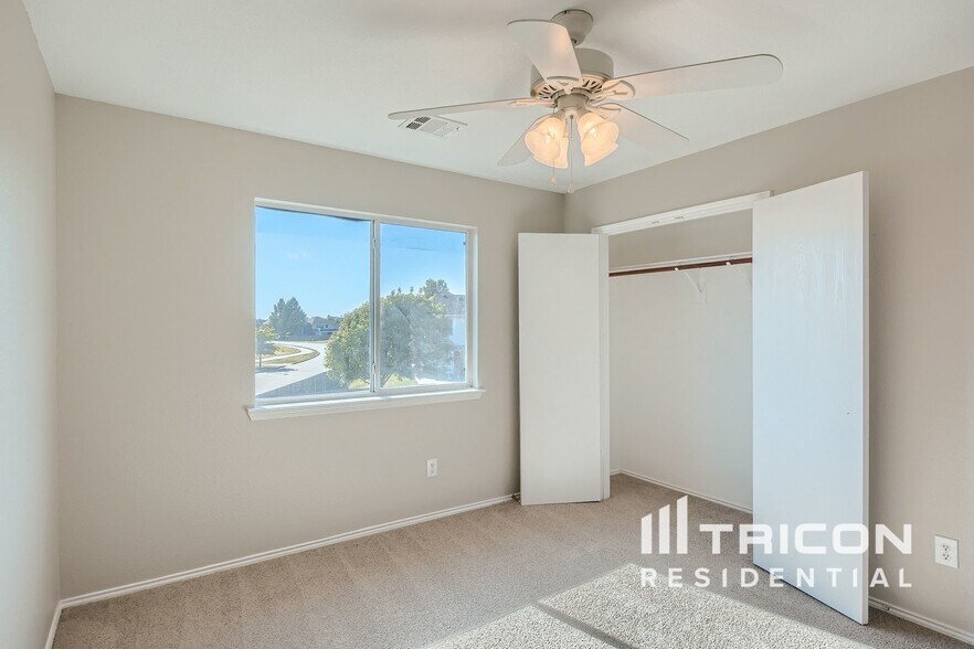 Building Photo - 101 Redbud Dr