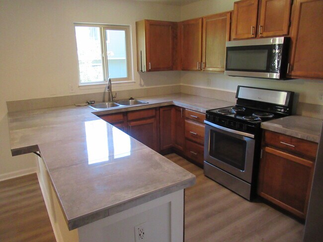 Building Photo - 3909 Smoke Tree Dr