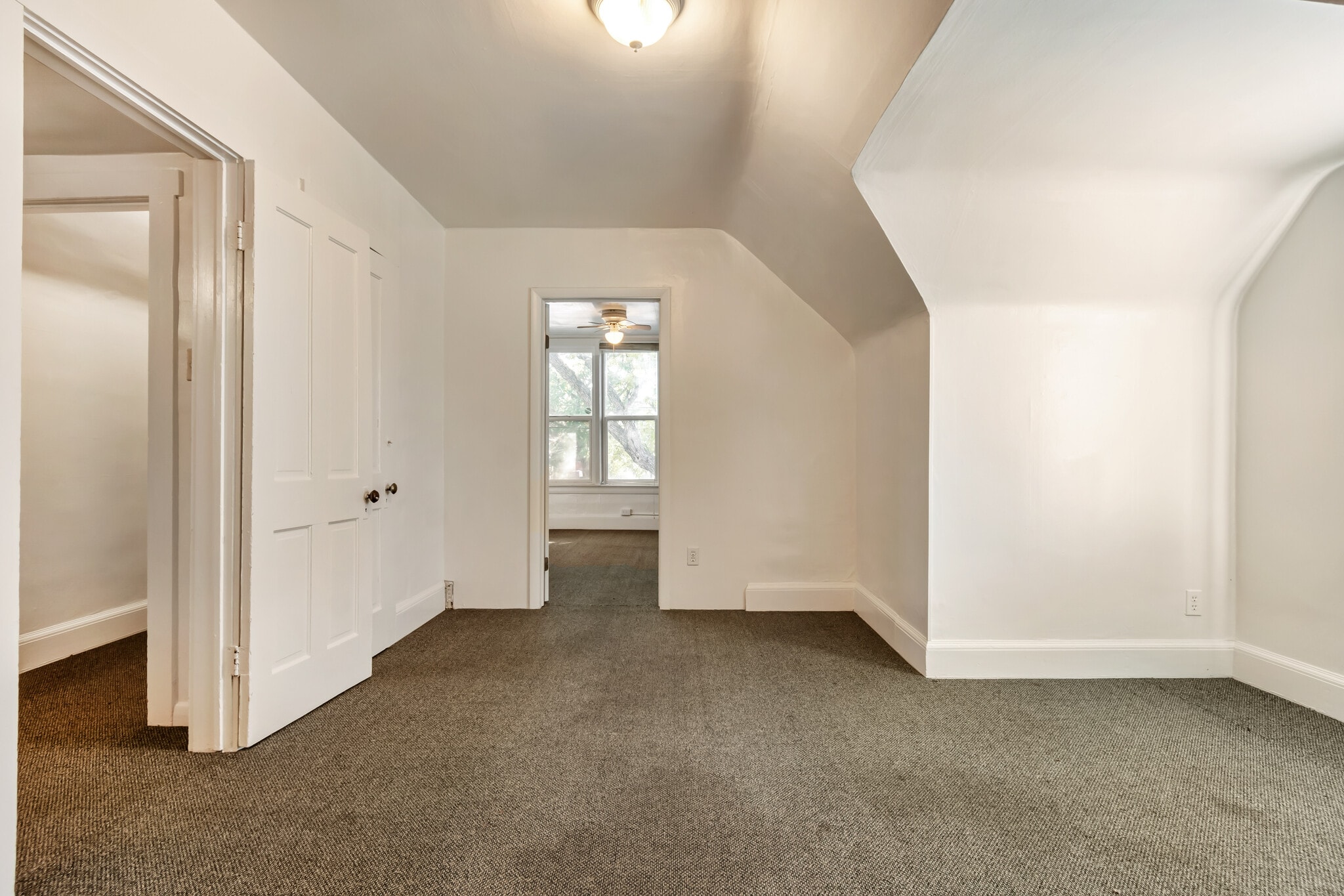 Building Photo - 1058 S 900 E