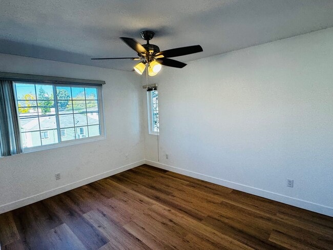 Building Photo - Remodeled 2 Bed / 2 Bath Near Signal Hill – Minutes from the Traffic Circle