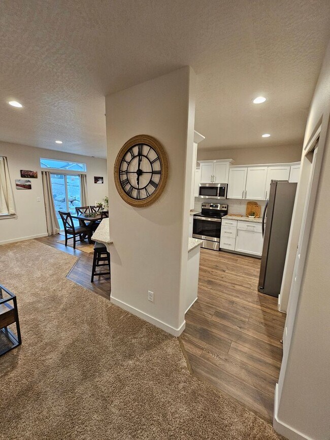 Building Photo - Beautiful Home in Post Falls
