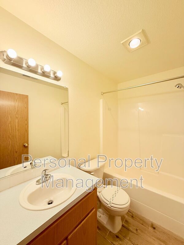 Building Photo - 5621 NE 64th Street
