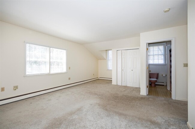 Building Photo - 10 Vanessa Ln