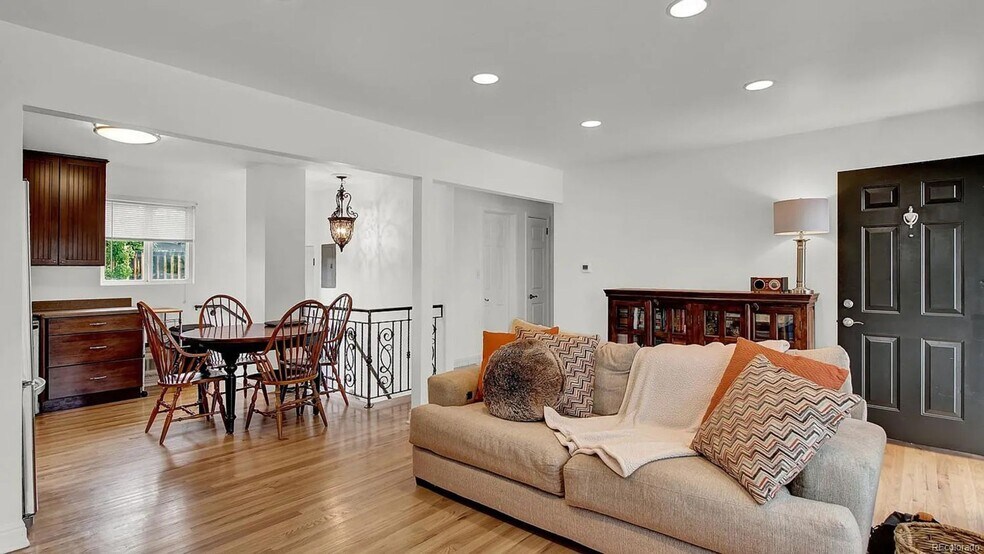 Building Photo - 10870 Carrol Ln