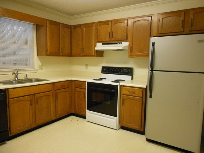 Building Photo - Spacious 2 Bedroom Condo Near Downtown Ath...