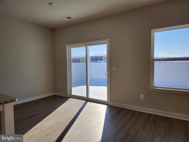 Building Photo - 327 Baker Dr