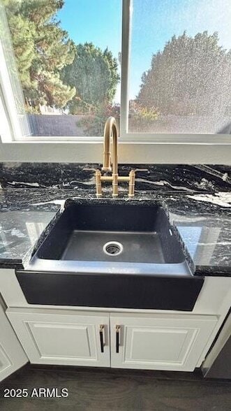 Building Photo - 7407 E Medina Ave