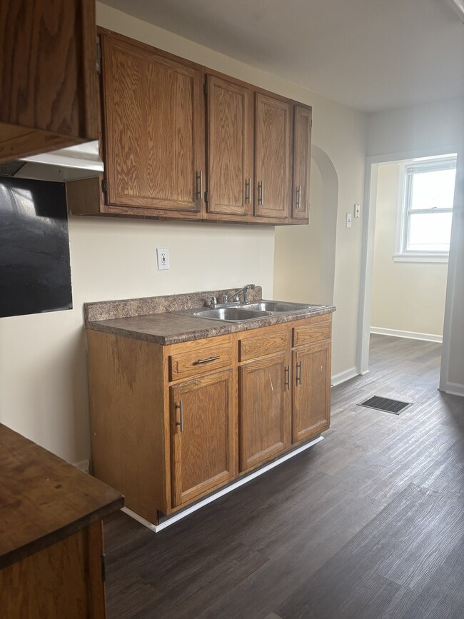 Building Photo - 2250 Sullivant Ave