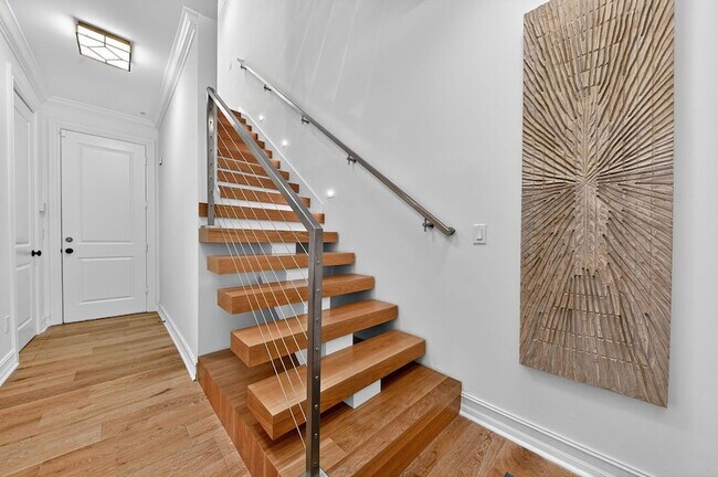 Building Photo - 121 Lily Ln