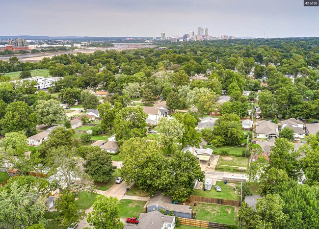 Building Photo - 2 Bed | 2 Bath in Midtown!