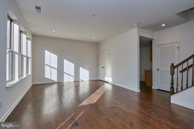 Building Photo - 43428 Robey Sq