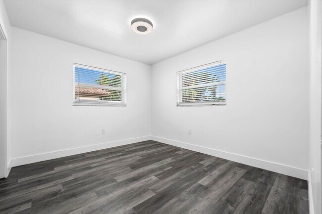 Building Photo - 1650 NW 9th St