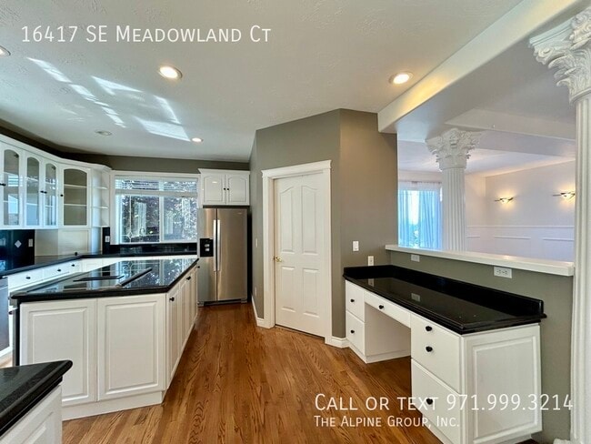 Building Photo - 16417 SE Meadowland Ct