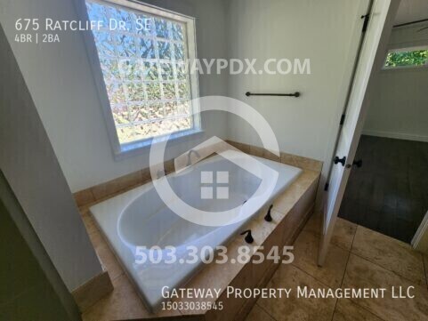 Building Photo - 675 Ratcliff Dr SE