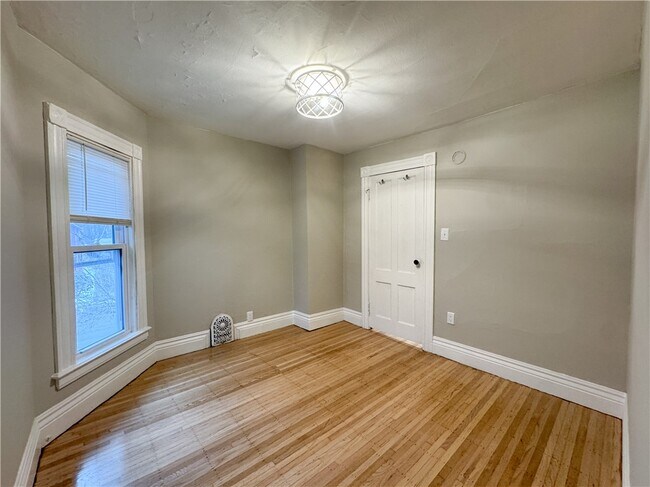 Building Photo - 102 Gregory St