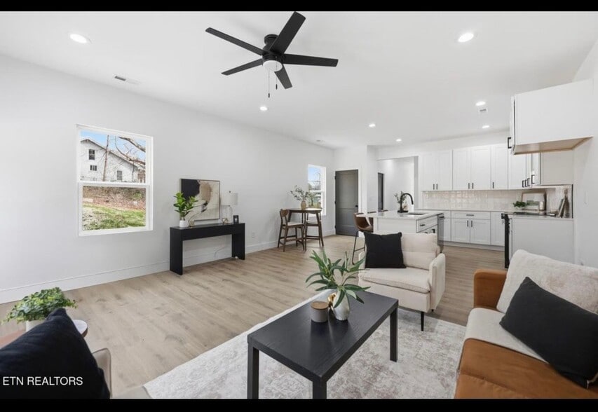 Building Photo - 3431 Garden Dr